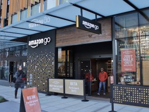 The pros and cons of the high-tech store of Amazon Go